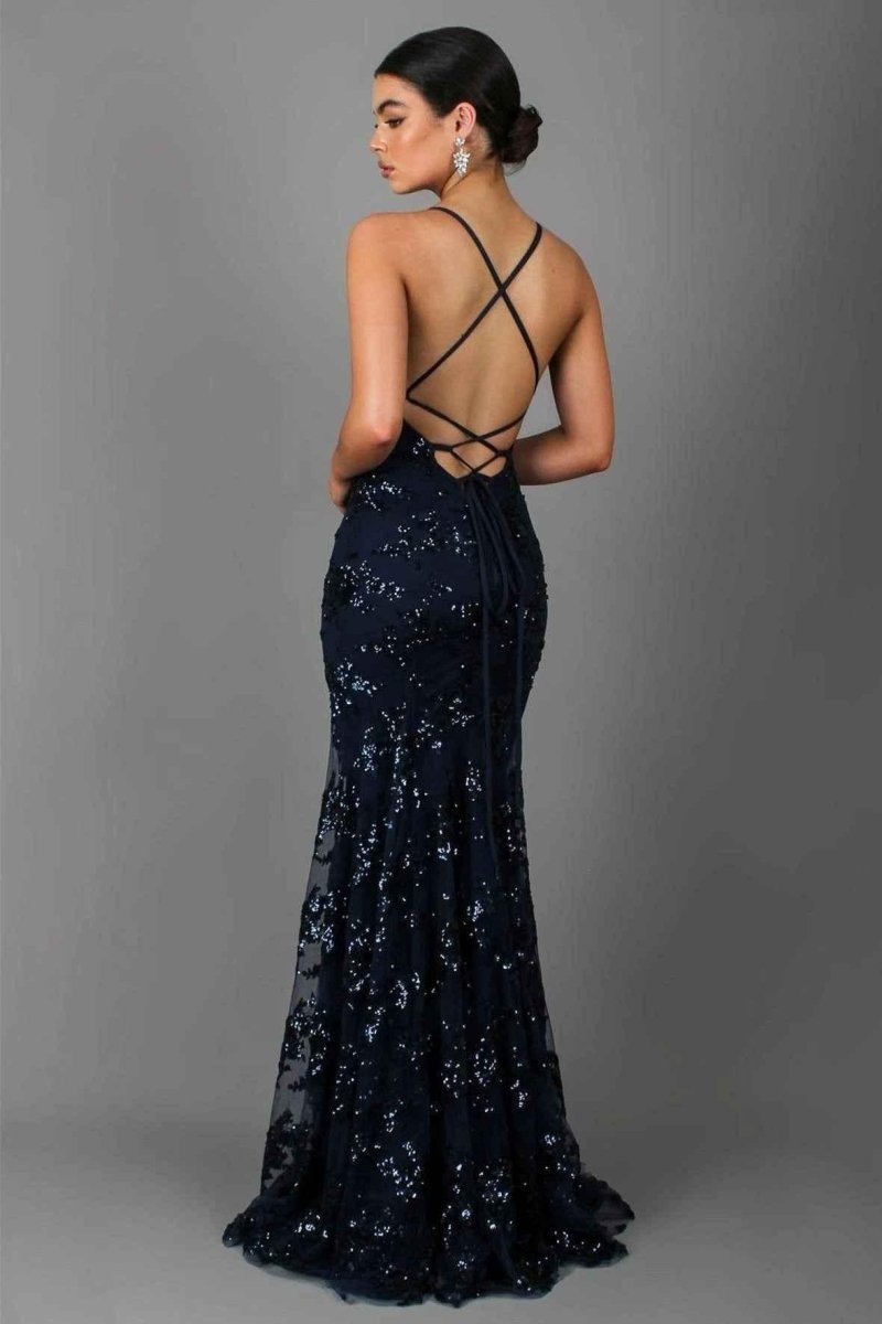 Abito lungo da donna con scollo a V, spalline sottili e finiture con paillettes. 1