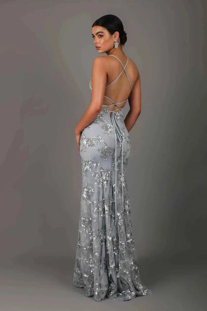 Abito lungo da donna con scollo a V, spalline sottili e finiture con paillettes. 3