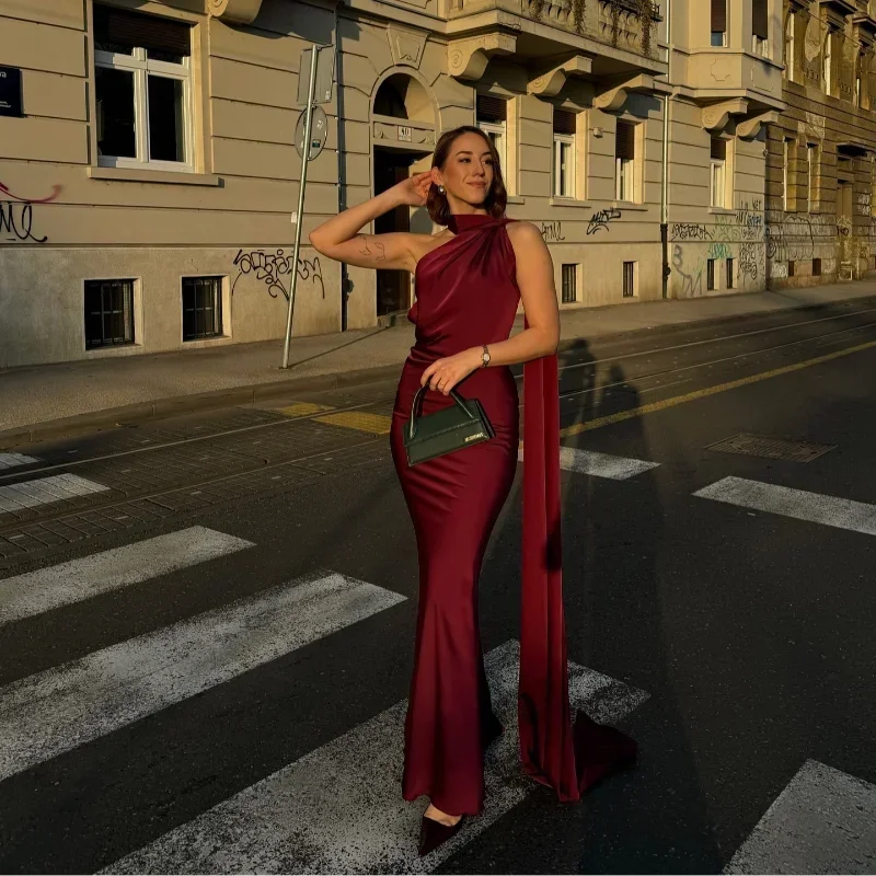 Abito lungo drappeggiato da donna con una sola spallina 0