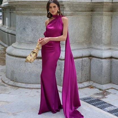 Abito lungo drappeggiato da donna con una sola spallina 3