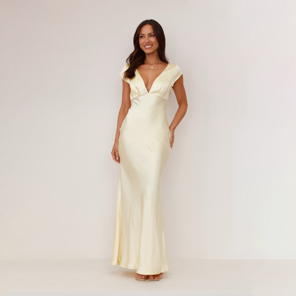 Abito lungo elegante da donna con scollo a V profondo e tessuto satinato fluente Mirla 2