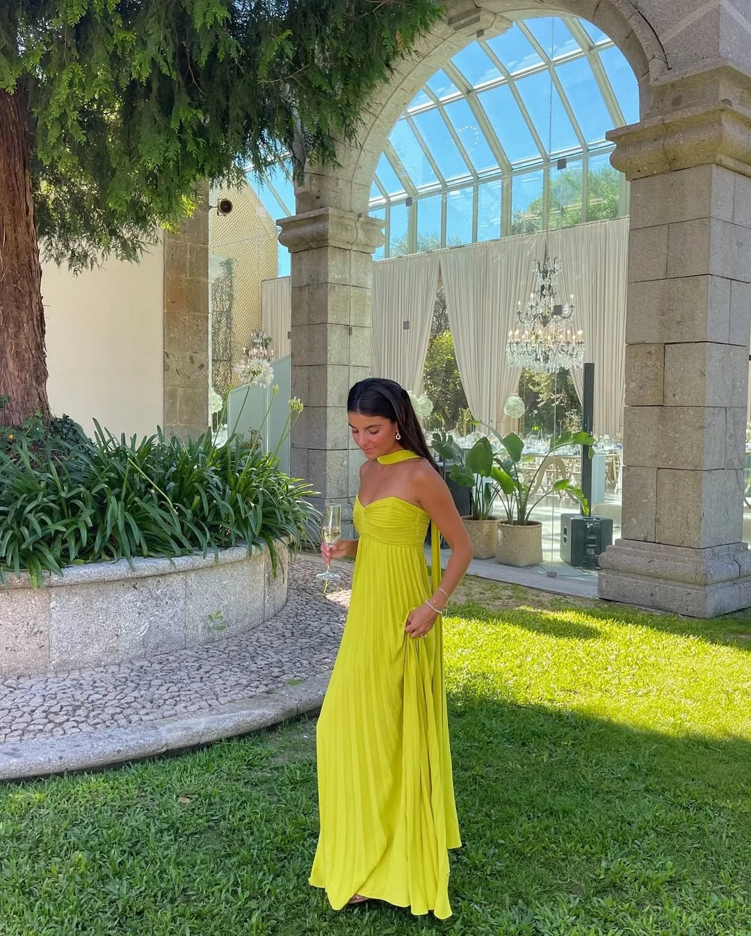 Abito lungo giallo plissettato da donna 0