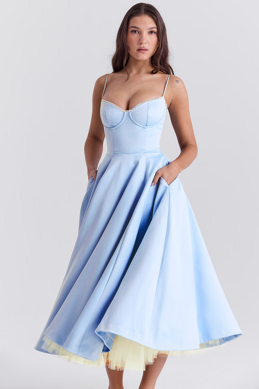 Abito midi da donna con corpetto a bustier, spalline sottili, bordo in pizzo sullo scollo e gonna a ruota con tasche laterali. 0