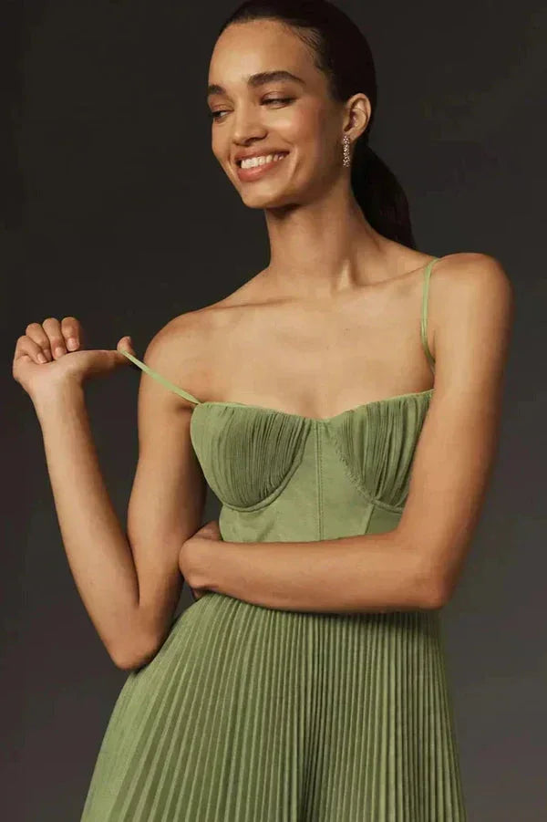 Abito midi da donna plissettato con spalline, color verde oliva. 1