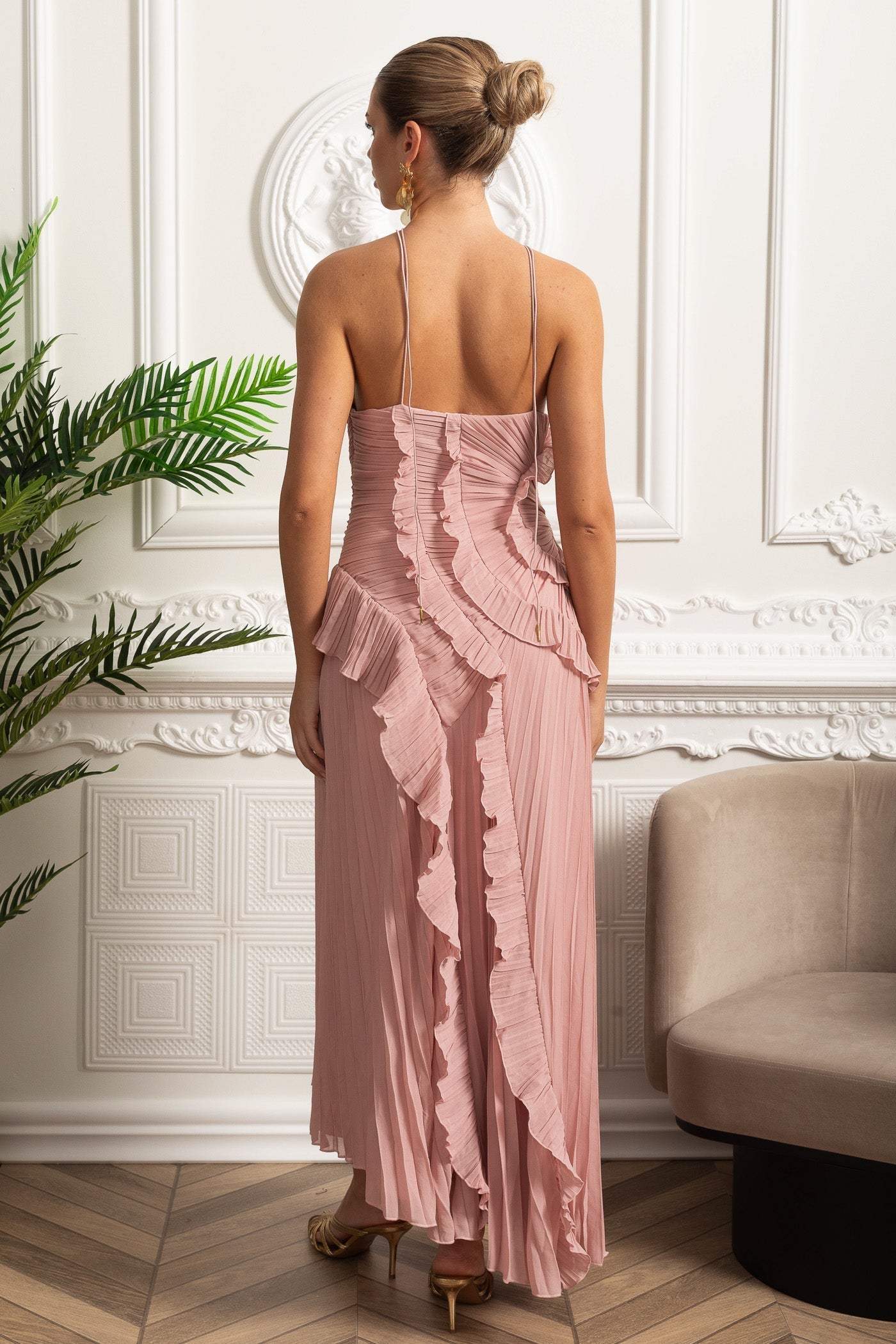 Abito midi plissettato con scollo all'americana e dettagli a balze a cascata - Rosa 5