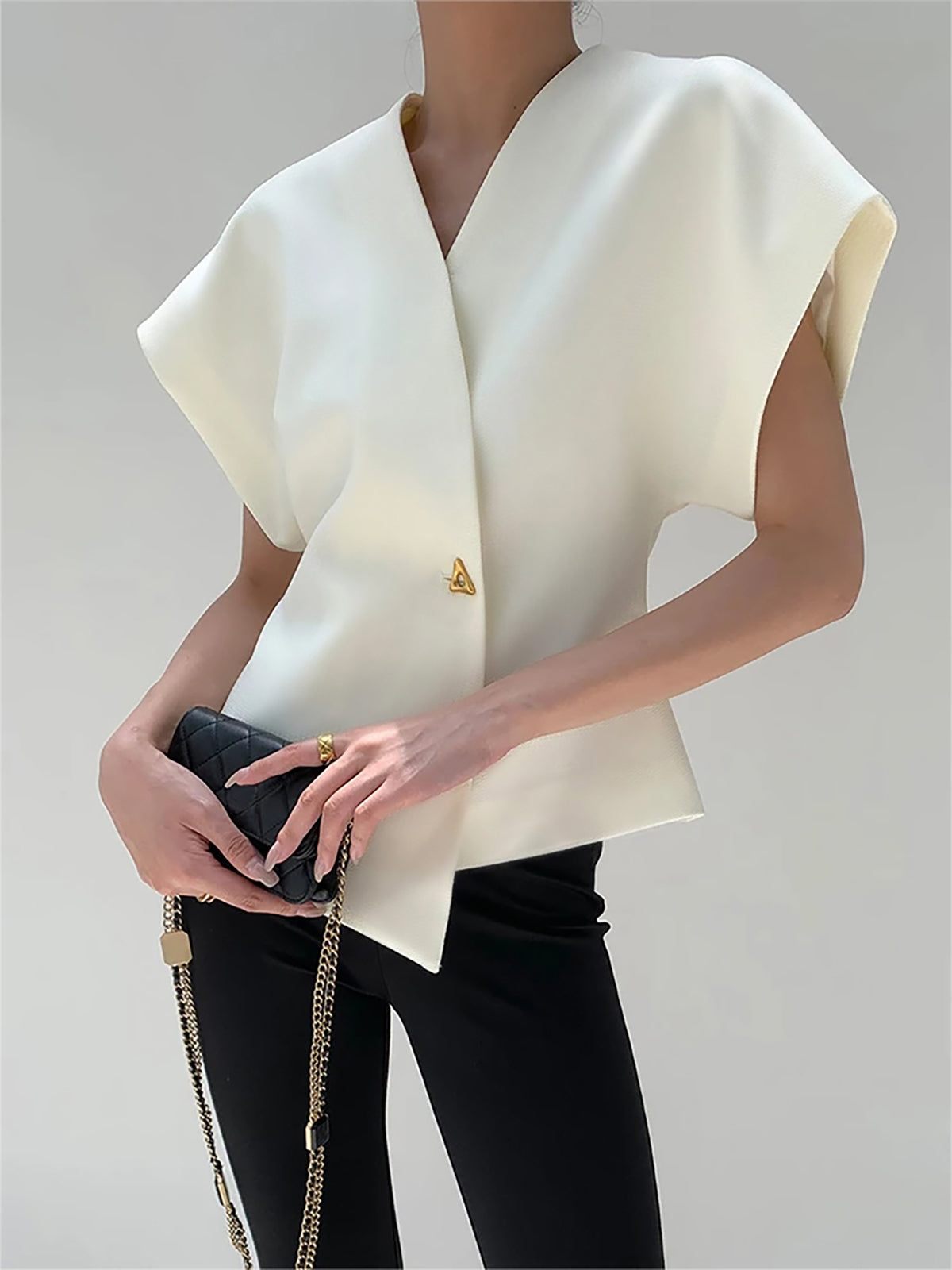Bella V | Blusa Donna Elegante con Scollo a V e Design Senza Maniche 0