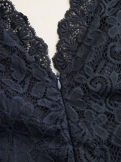 Bella | Abito Midi Elegante in Pizzo Blu 5
