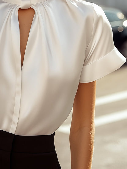 Elegante camicetta in raso bianco con scollo a goccia moderno 2
