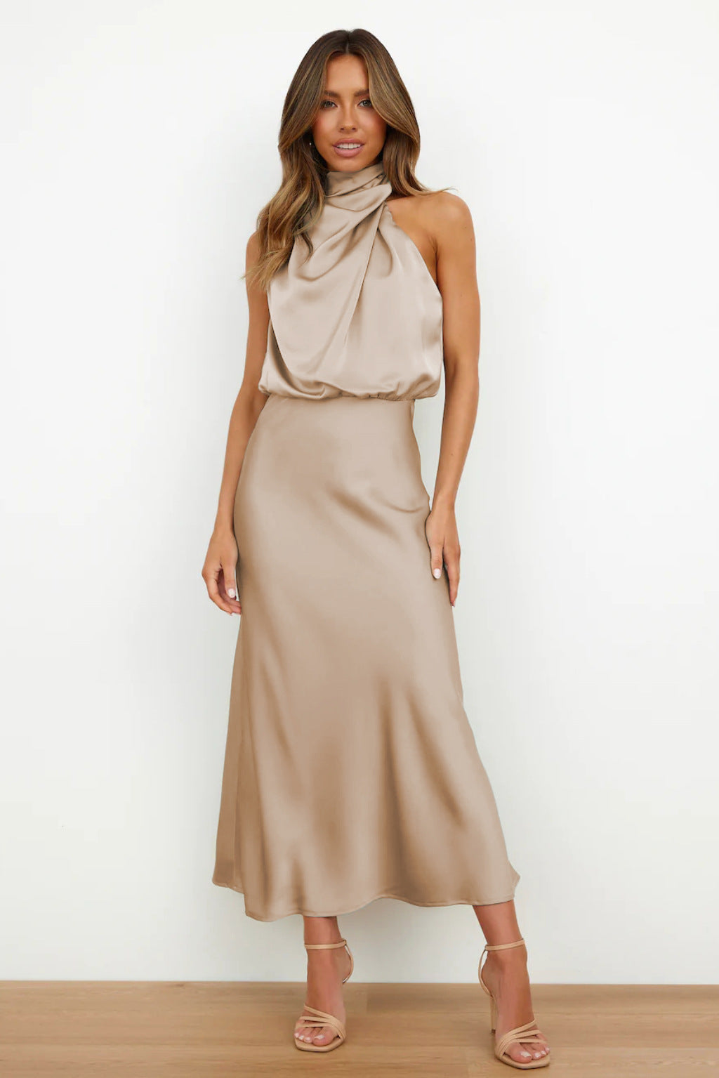 Elysia | Vestito Lungo Elegante in Raso con Scollo Halter Neck 0