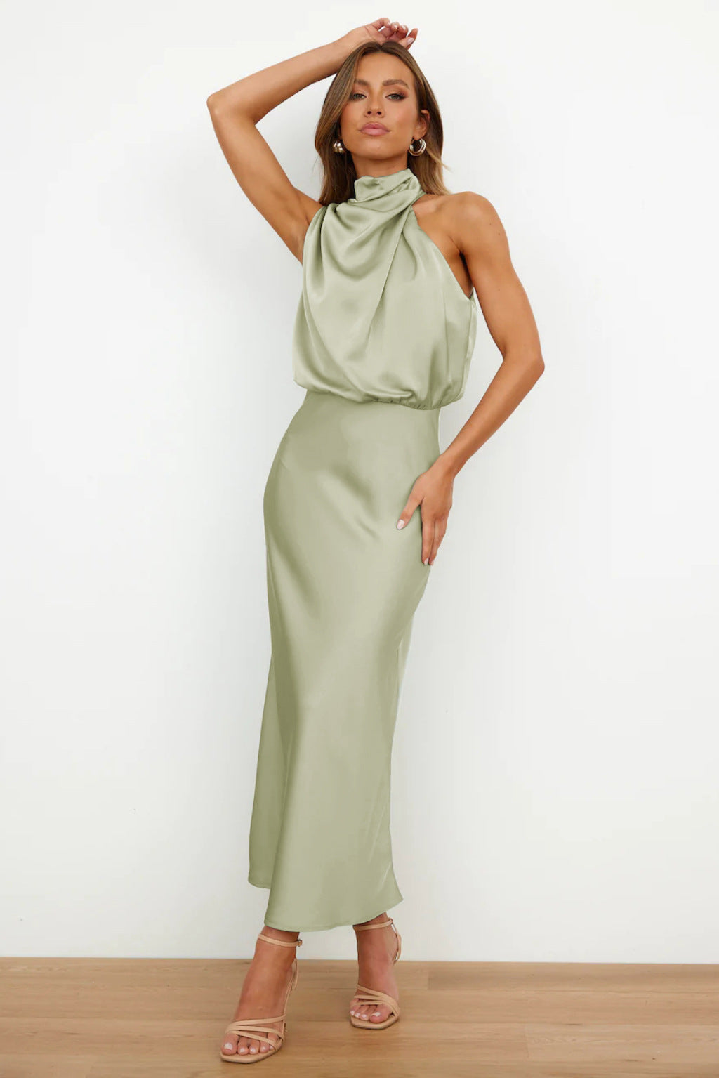 Elysia | Vestito Lungo Elegante in Raso con Scollo Halter Neck 10