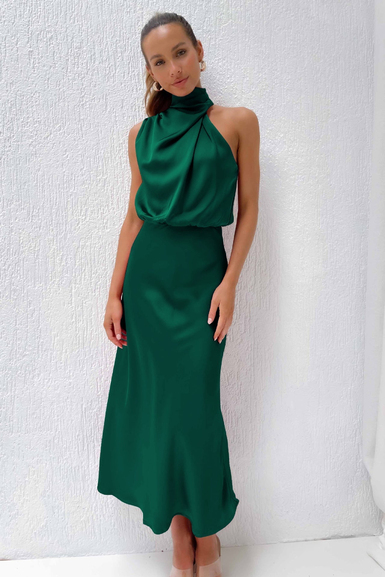 Elysia | Vestito Lungo Elegante in Raso con Scollo Halter Neck 14