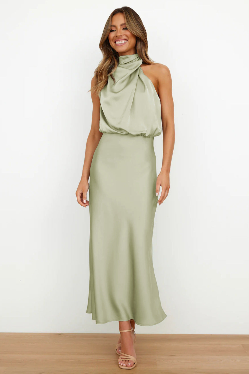 Elysia | Vestito Lungo Elegante in Raso con Scollo Halter Neck 7
