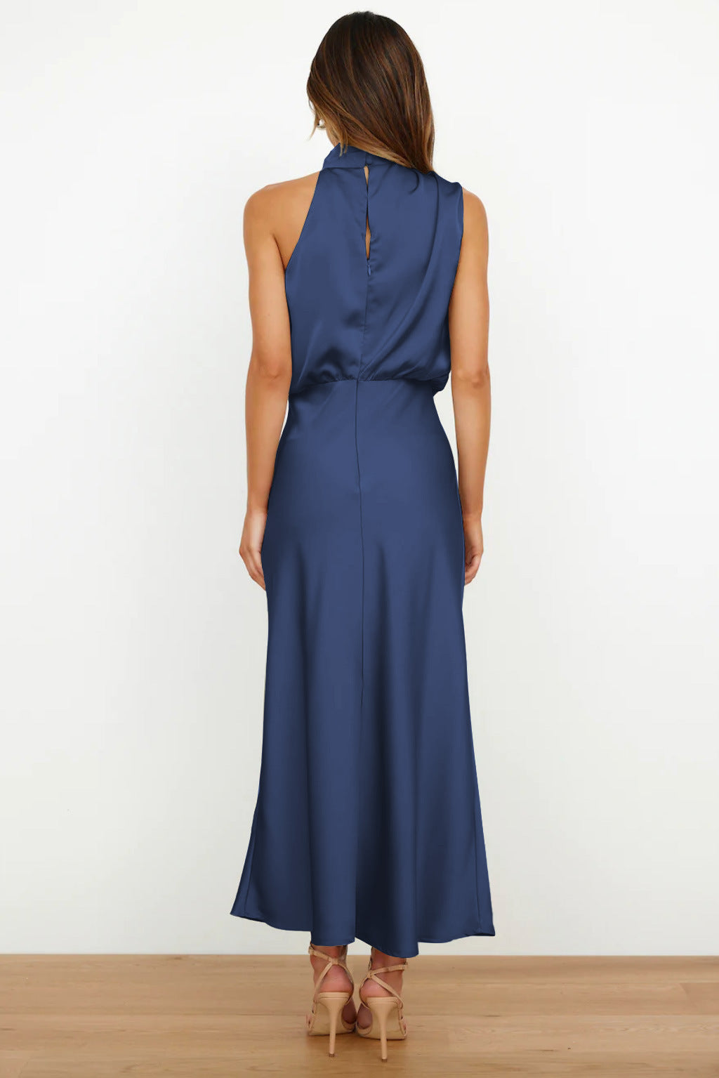 Elysia | Vestito Lungo Elegante in Raso con Scollo Halter Neck 8