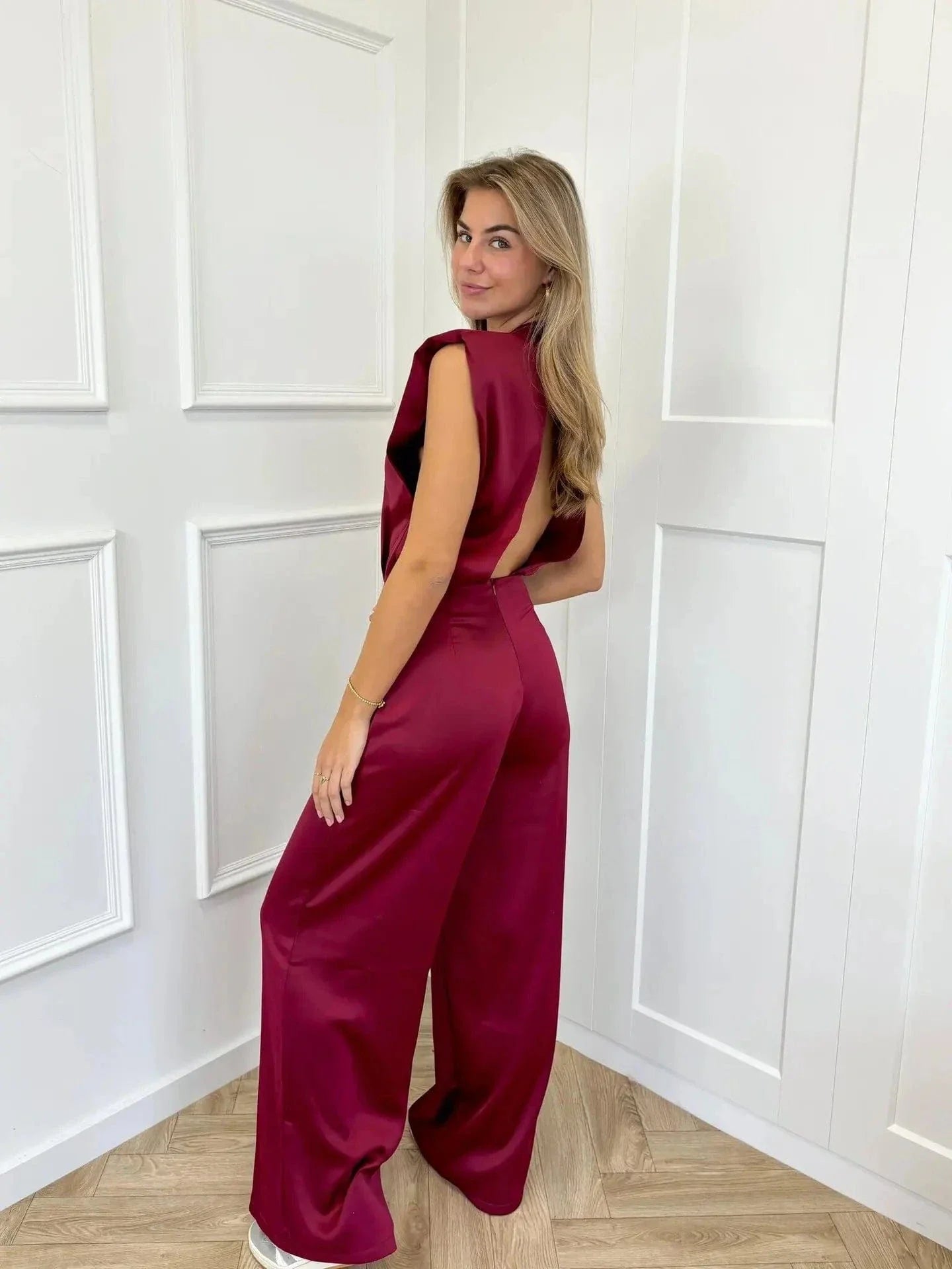Juna – Elegante tuta senza schienale con gamba larga 2