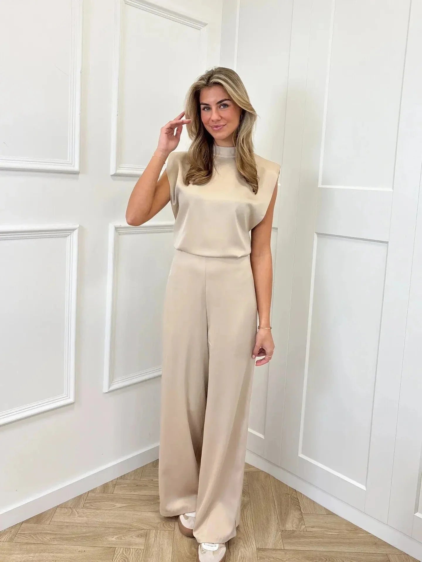 Juna – Elegante tuta senza schienale con gamba larga 5