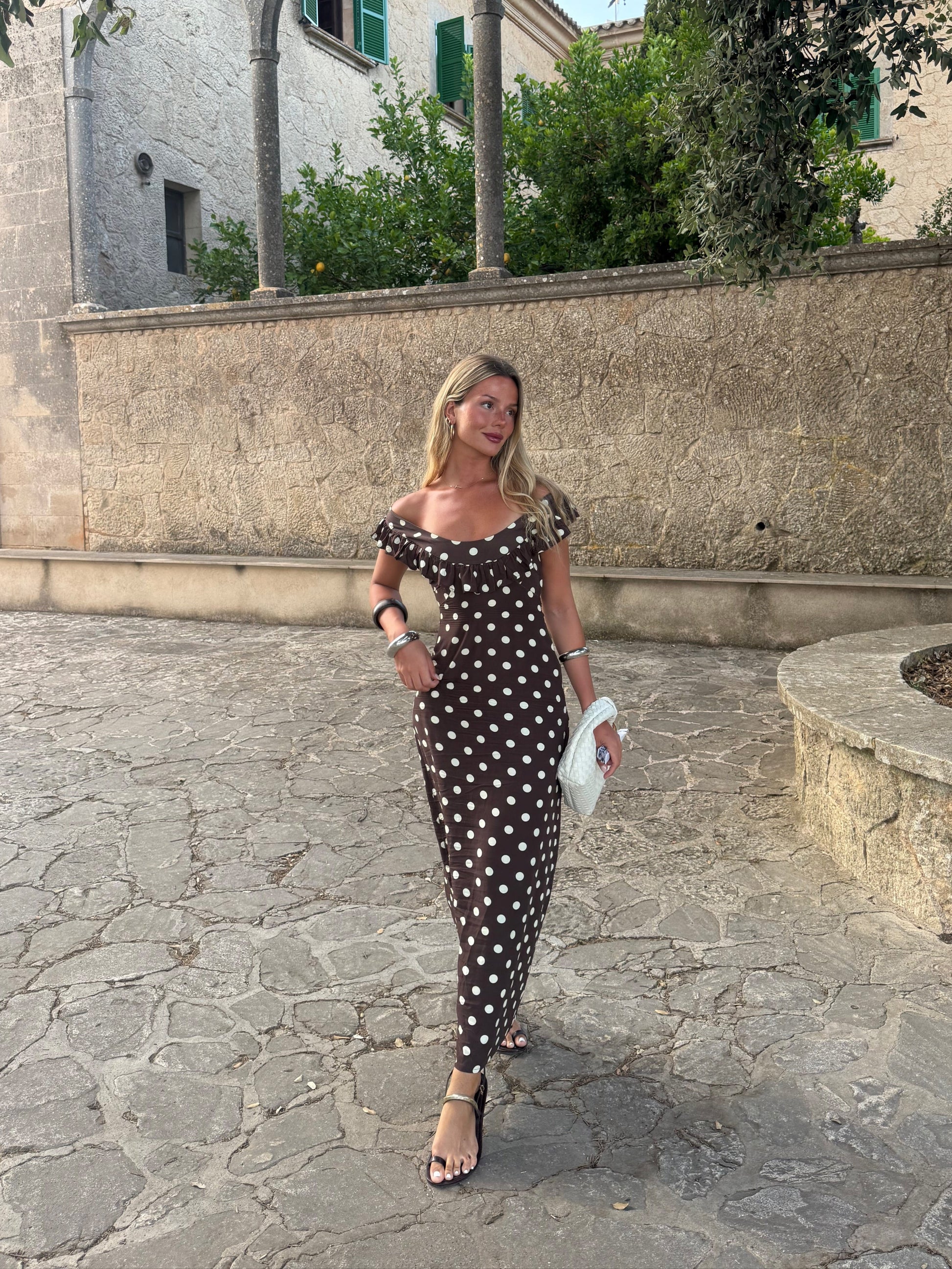 Luna | Maxi Abito Cerimonia Donna a Pois Elegante con Dettagli di Ruche e Schiena Scoperta 7