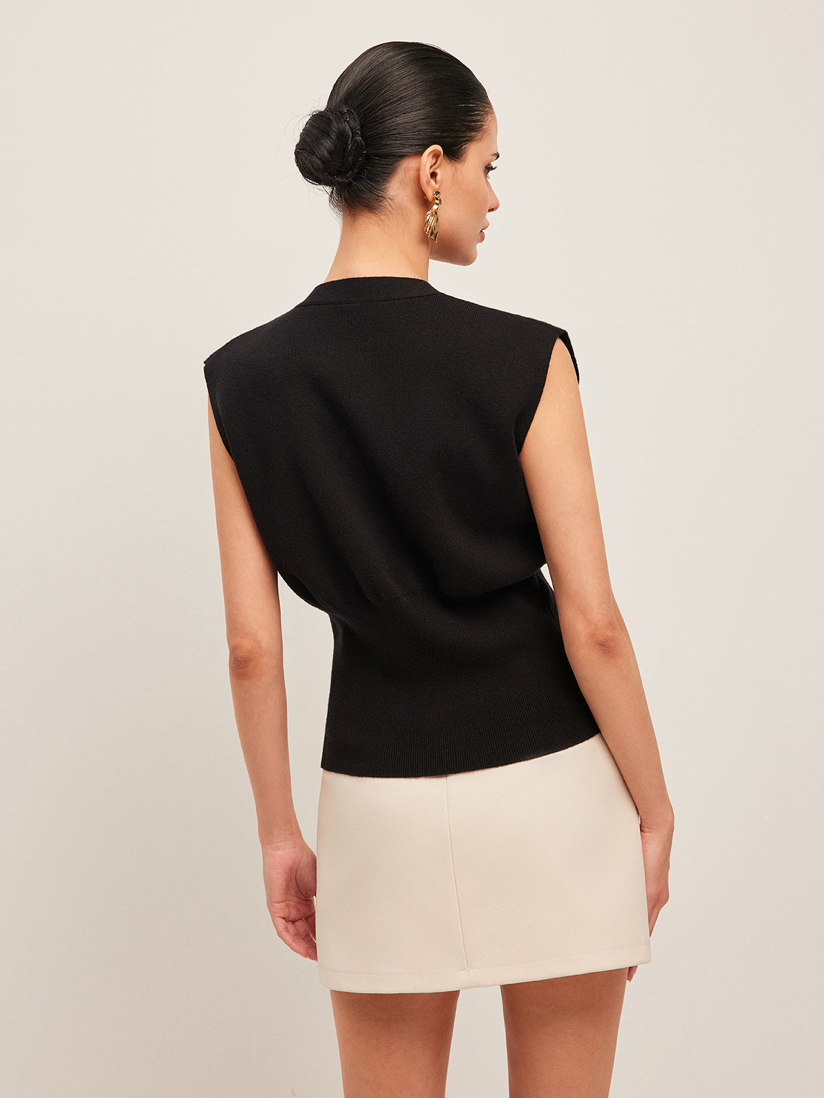Mistral Gilet | Maglione Scollo a V con Dettagli Abbottonati 2