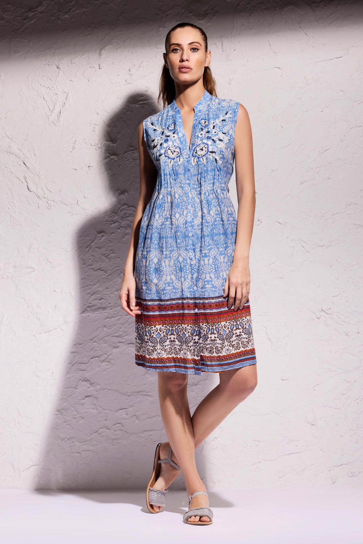 Pavonella | Abito Donna Smanicato Elegante in Cotone Paisley con Bottoni e Perline Ricamate 1