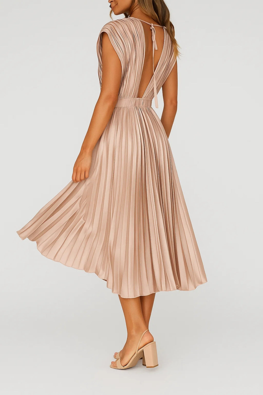 Pura Eleganza | Abito Midi Plissé Elegante con Scollo a V 2