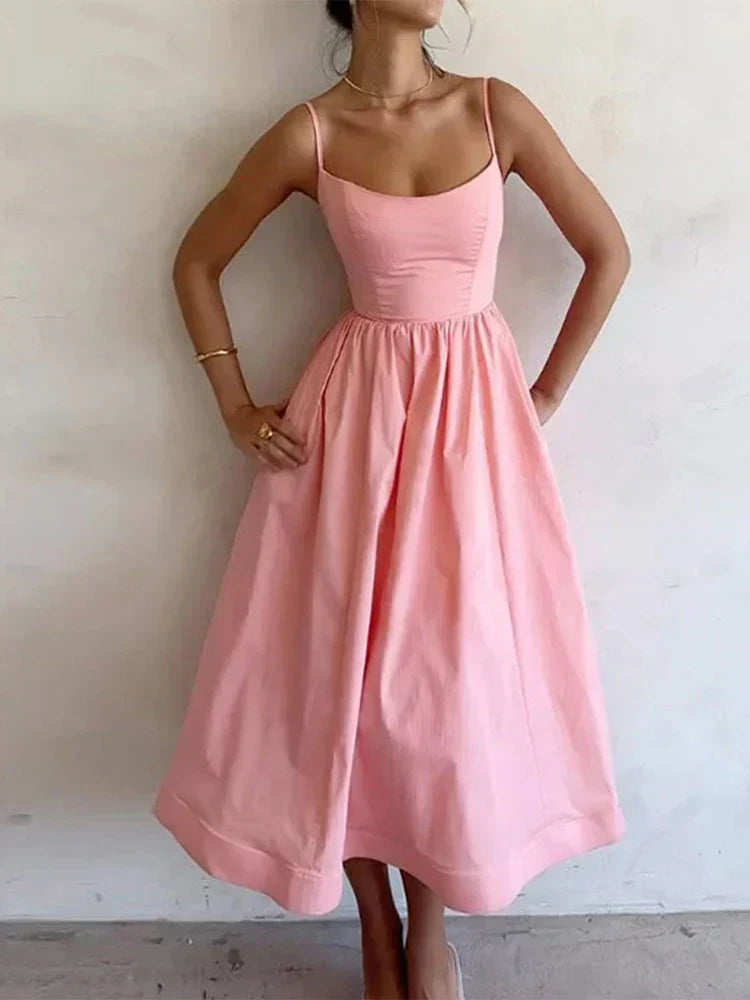 Romantico abito a trapezio rosa, senza maniche e aderente, dal tocco vintage. 0