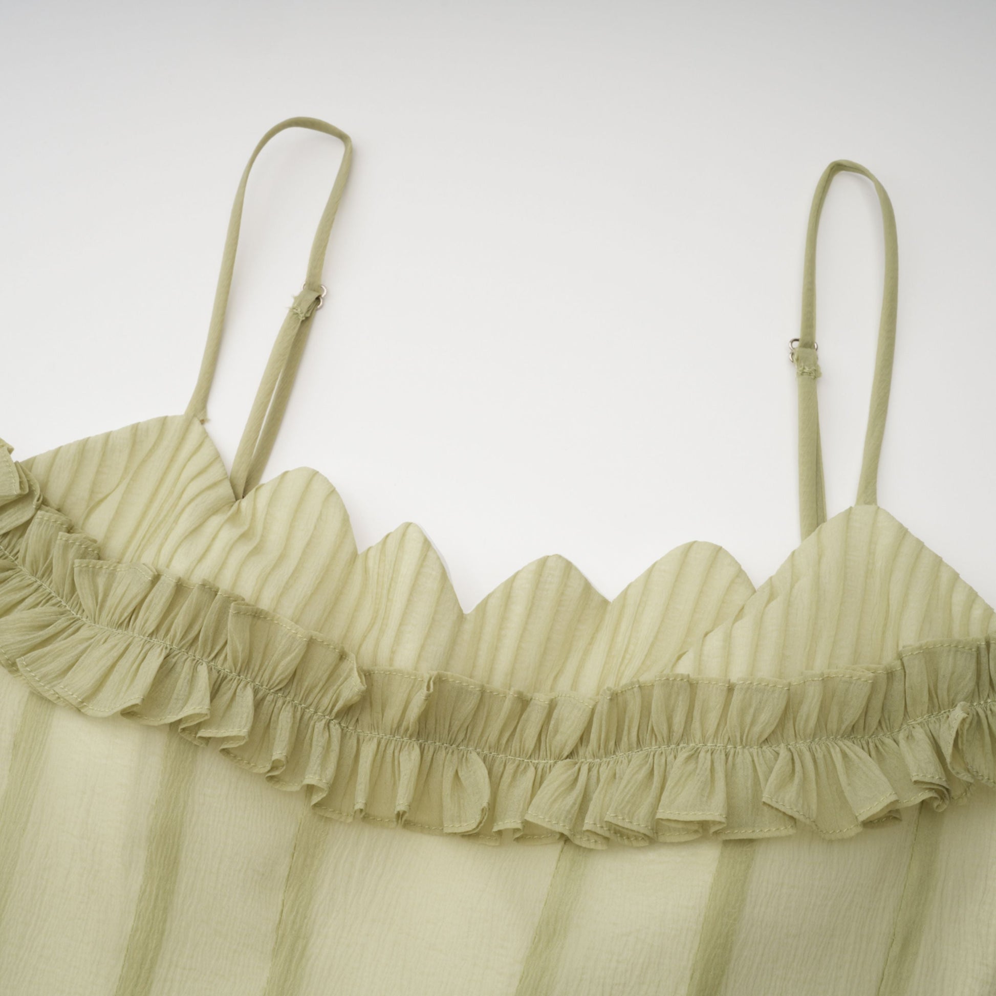 Tiffany | Abito Lungo Cerimonia in Tulle Verde Matcha con Volant 7