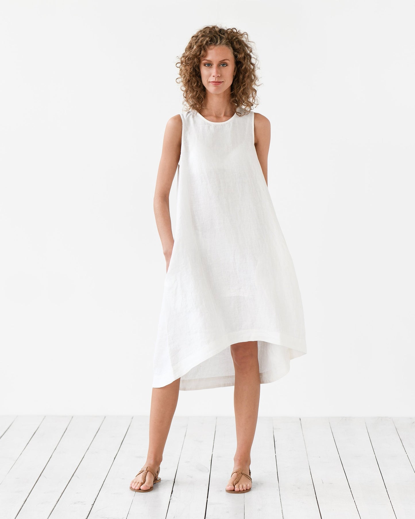 Toscana Elegante | Abito Donna in Lino Bianco Asimmetrico con Tasche 3