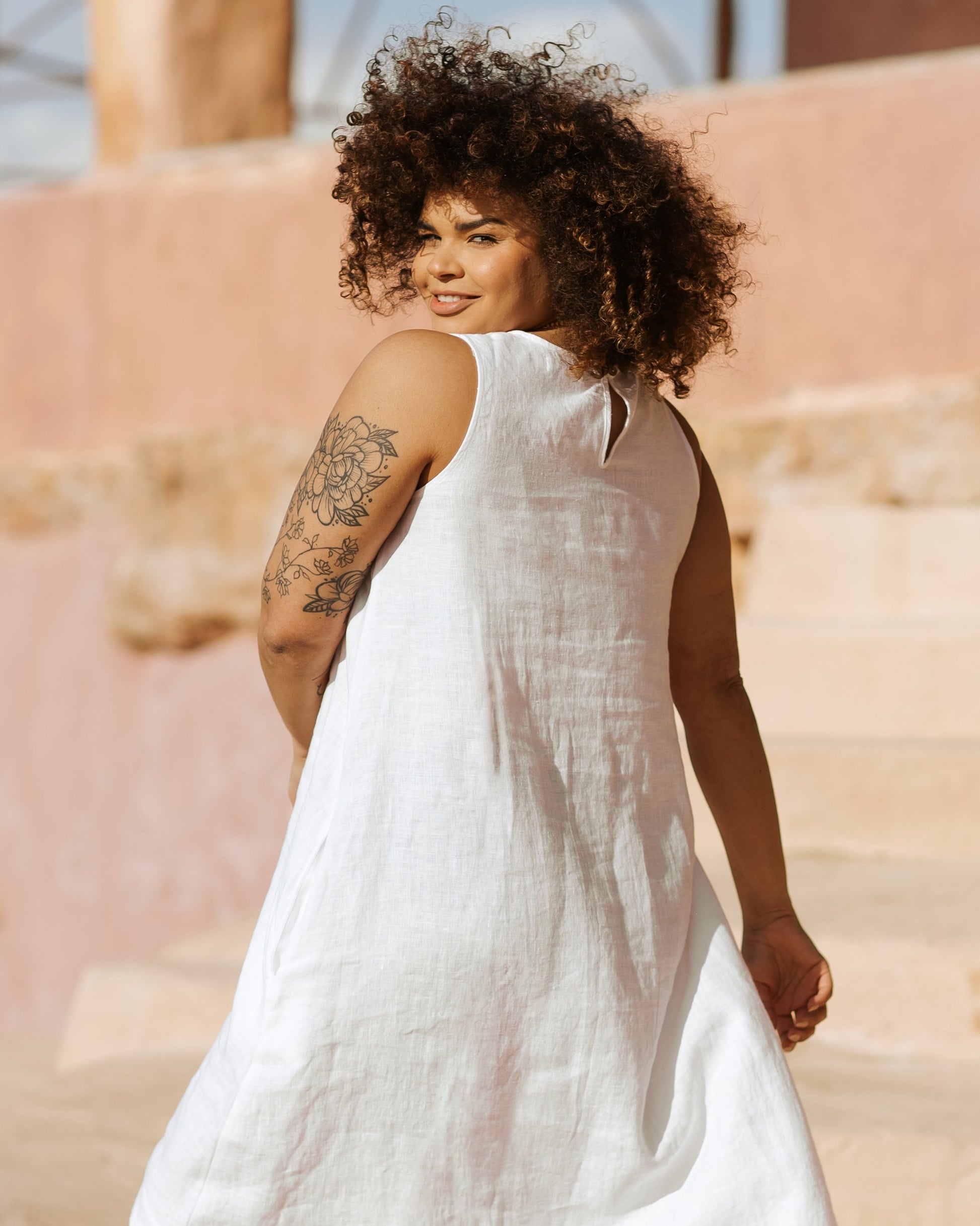 Toscana Elegante | Abito Donna in Lino Bianco Asimmetrico con Tasche 7
