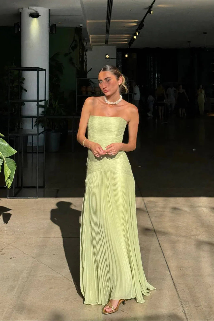 Verde Elegante | Abito Lungo Plissettato da Donna per Cerimonia 4