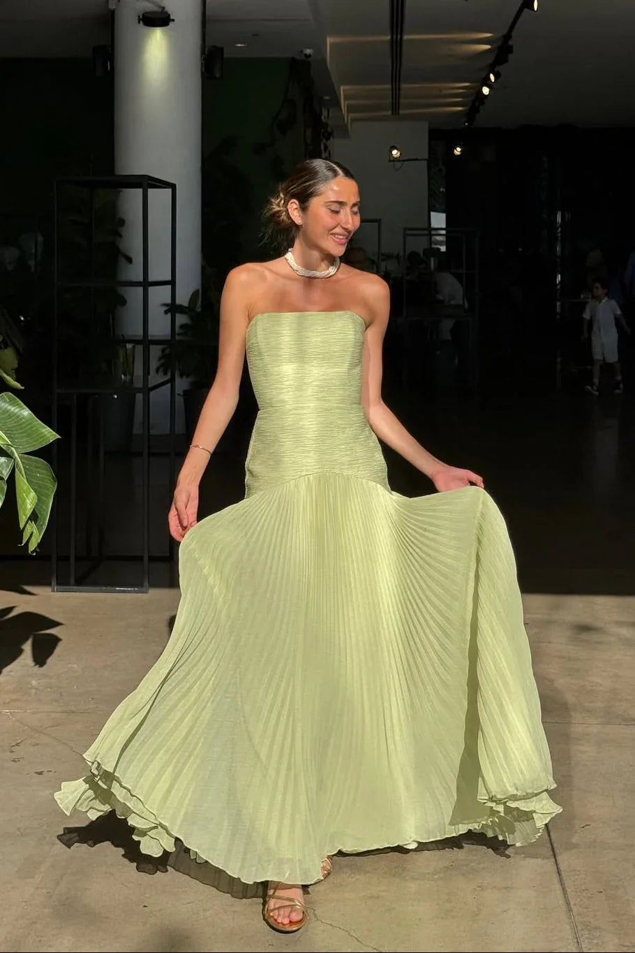 Verde Elegante | Abito Lungo Plissettato da Donna per Cerimonia 5