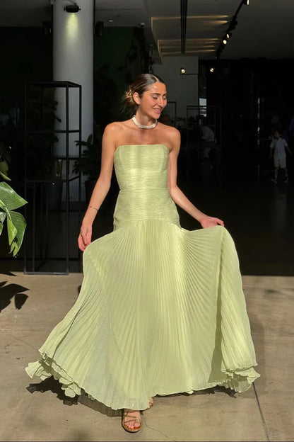 Verde Elegante | Abito Lungo Plissettato da Donna per Cerimonia 5
